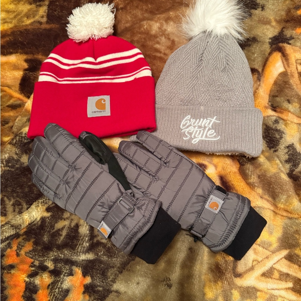Carhartt Red Beanie and Gray Gloves Set